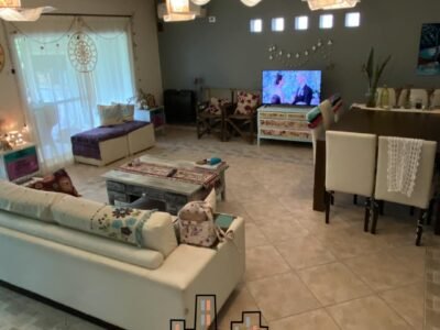 Se Vende Casa de 4 Dormitorios, Cochera Doble y Amplio Patio