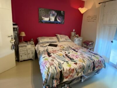 Se Vende Casa de 4 Dormitorios, Cochera Doble y Amplio Patio