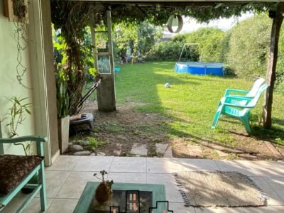 Se Vende Casa de 4 Dormitorios, Cochera Doble y Amplio Patio