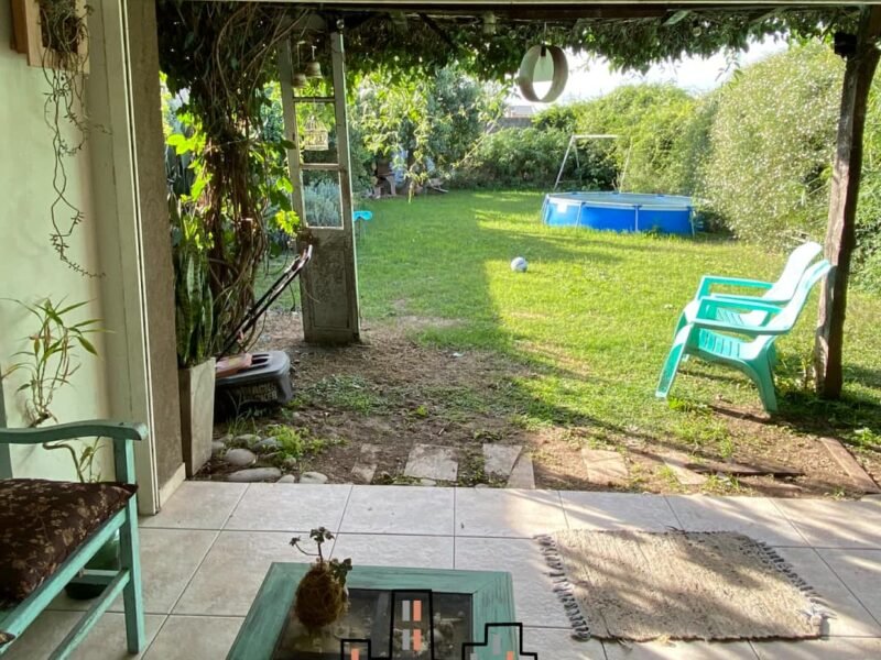 Se Vende Casa de 4 Dormitorios, Cochera Doble y Amplio Patio