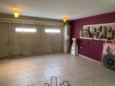 Se Vende Casa de 4 Dormitorios, Cochera Doble y Amplio Patio