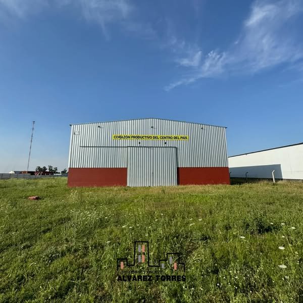 Se Vende o Alquila Galpón de 600 M2 sobre Autopista