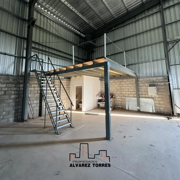 Se Vende o Alquila Galpón de 600 M2 sobre Autopista