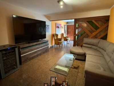 Se Vende Casa De 3 Dormitorios en Zona Céntrica