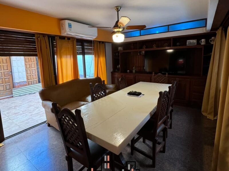 Se Vende Casa De 3 Dormitorios en Zona Céntrica