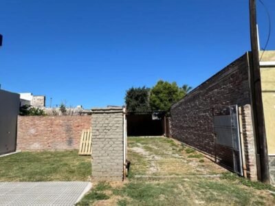 Se Vende Complejo de 6 Departamentos con Salida por Calle Garibaldi