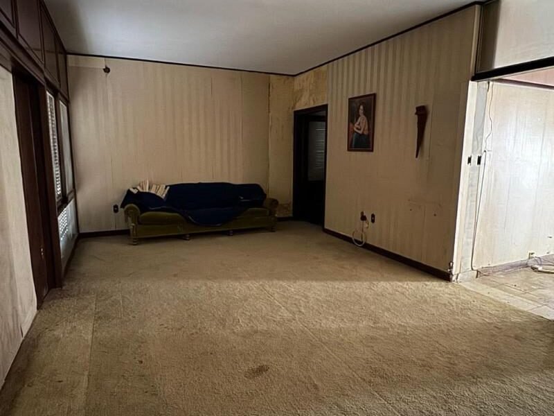 Se Vende Casa de 3 Dormitorios con Quincho y Pileta en Zona Céntrica