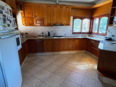 Se Vende Espectacular Casa de 3 Dormitorios con Garage Doble y Amplio Patio