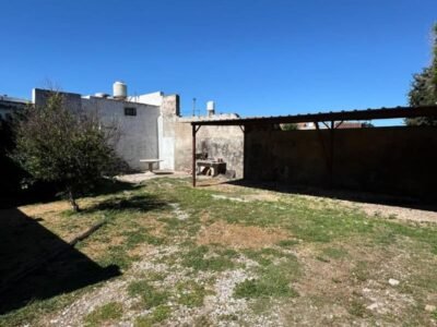 Se Vende Complejo de 6 Departamentos con Salida por Calle Garibaldi