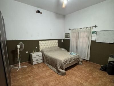 Se Vende Casa de 3 Dormitorios con Cochera y Amplio Patio