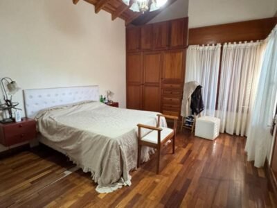 Se Vende Espectacular Casa de 3 Dormitorios con Garage Doble y Amplio Patio