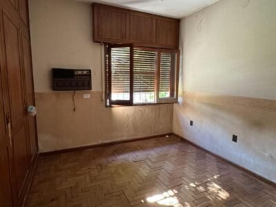 Se Vende Casa de 3 Dormitorios con Quincho y Pileta en Zona Céntrica