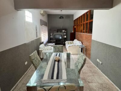 Se Vende Casa de 3 Dormitorios con Cochera y Amplio Patio