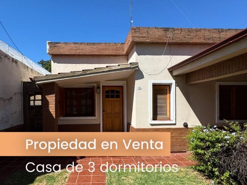 Se Vende Casa de 3 Dormitorios con Cochera y Amplio Patio