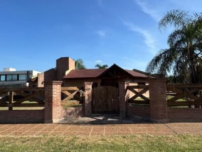 Se Vende Espectacular Casa de 3 Dormitorios con Garage Doble y Amplio Patio