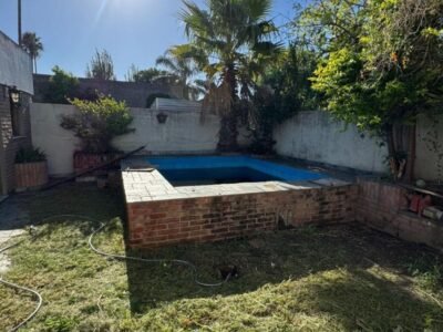 Se Vende Casa de 3 Dormitorios con Quincho y Pileta en Zona Céntrica