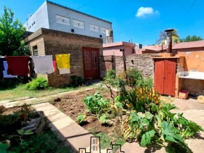 Se Vende Casa de 2 Dormitorios con Garage y Patio