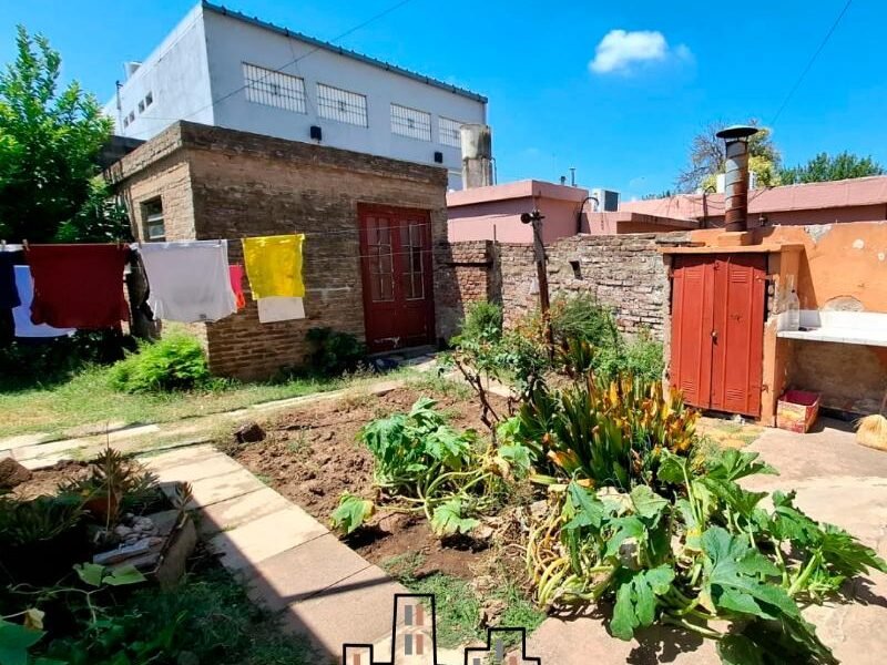 Se Vende Casa de 2 Dormitorios con Garage y Patio