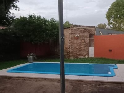 Se Vende Casa de 3 Dormitorios con Quincho y Pileta en Barrio Villa Argentina