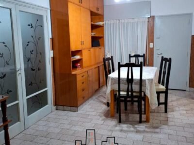 Se Vende Casa de 2 Dormitorios con Garage y Patio