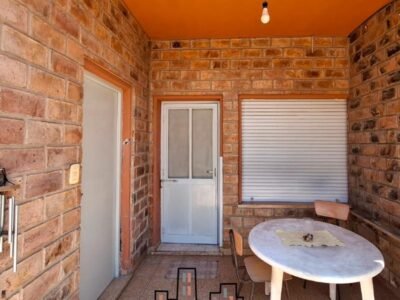 Se Vende Casa de 2 Dormitorios con Garage y Patio