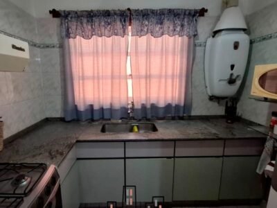 Se Vende Casa de 2 Dormitorios con Garage y Patio