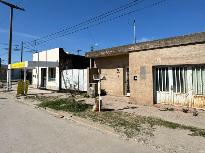 Se Venden dos Casas con Local Comercial en Barrio Sur