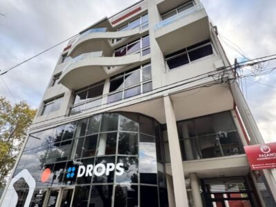 Se Vende Departamento de dos Dormitorios en Pleno Centro con Cochera