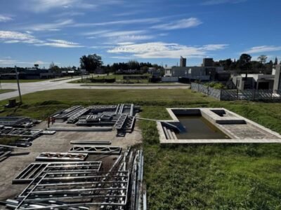 Se Vende Amplio Lote con Construcción Avanzada en Loteo APR