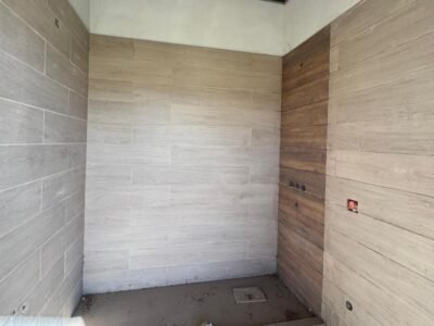 Se Vende Amplio Lote con Construcción Avanzada en Loteo APR