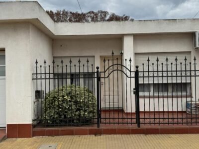 Se Vende Casa de Dos Dormitorios con Quincho y Pileta
