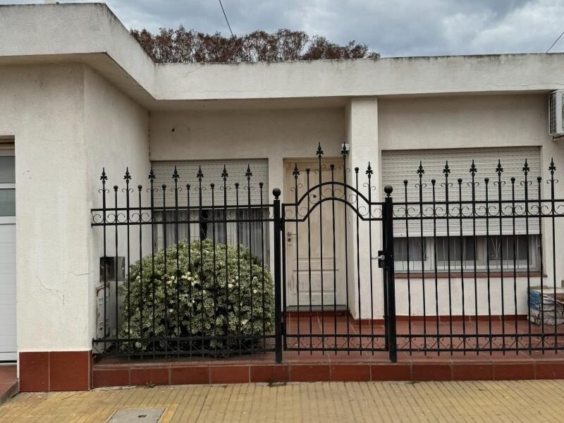 Se Vende Casa de Dos Dormitorios con Quincho y Pileta