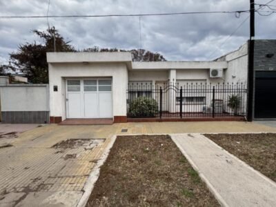 Se Vende Casa de Dos Dormitorios con Quincho y Pileta