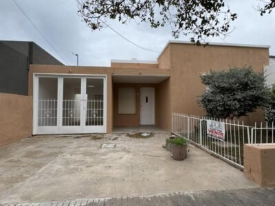 Se Vende Casa Remodelada de dos Dormitorios en Barrio Noroeste