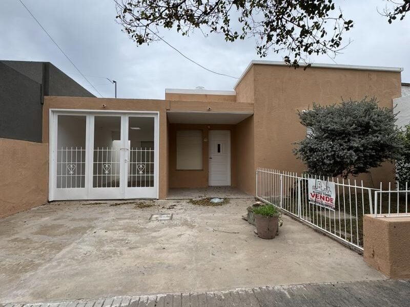 Se Vende Casa Remodelada de dos Dormitorios en Barrio Noroeste