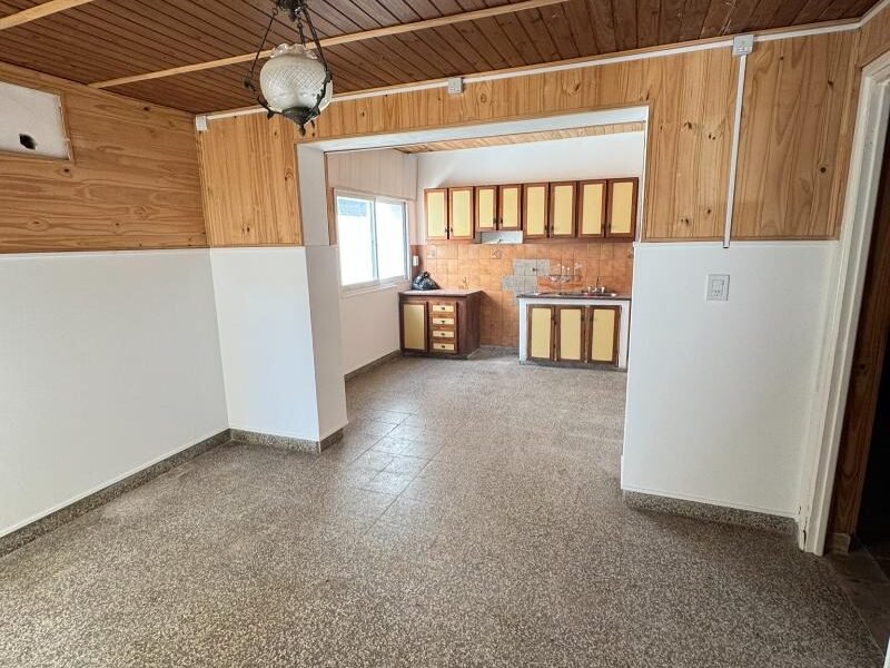 Se Vende Casa Remodelada de dos Dormitorios en Barrio Noroeste