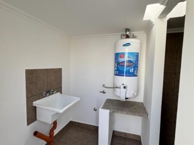 Se Vende Casa Remodelada de dos Dormitorios en Barrio Noroeste