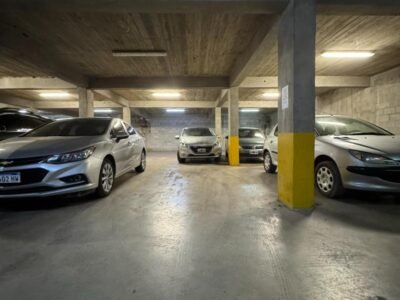 Se Vende Cochera en Edificio Torres Del Molino