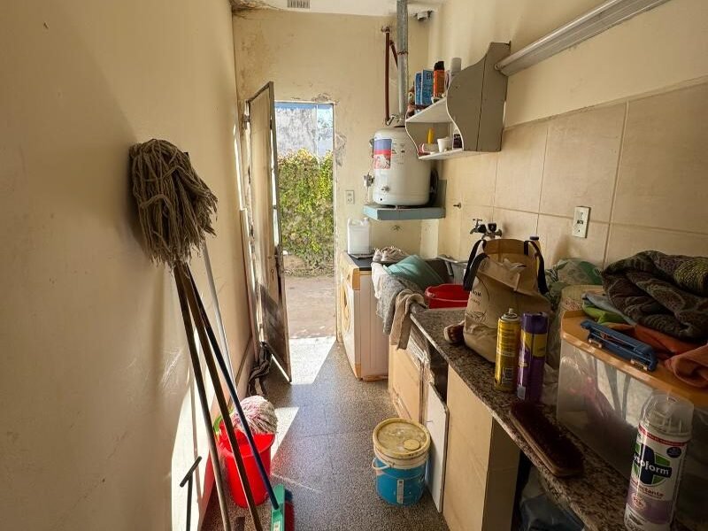 Se Vende Casa de 2 Dormitorios con Local Comercial