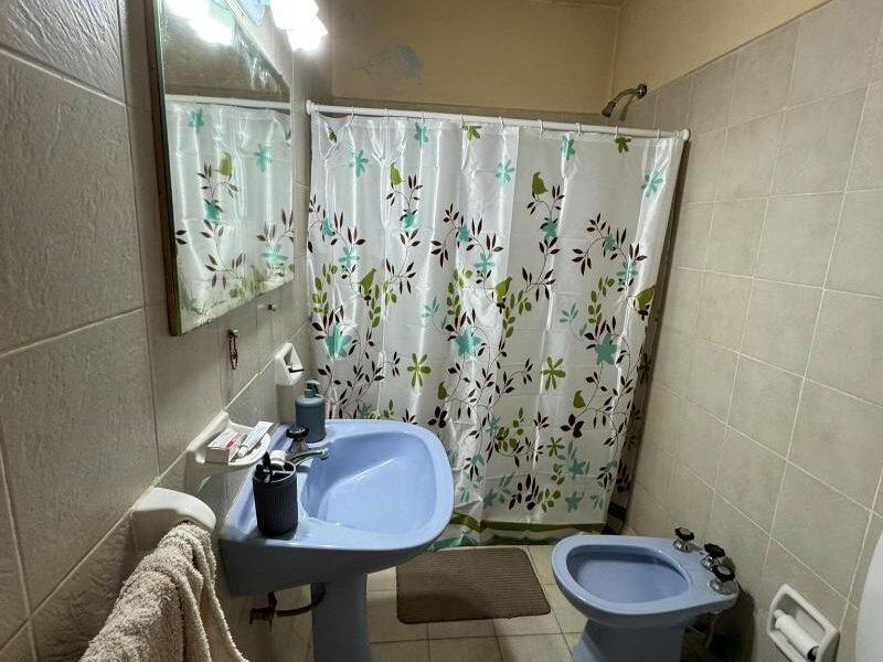 Se Vende Casa de 2 Dormitorios con Local Comercial