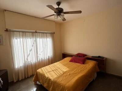 Se Vende Casa de 2 Dormitorios con Local Comercial