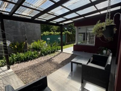 Se Vende Casa de 3 Dormitorios con Amplio Parque, Quincho y Pileta