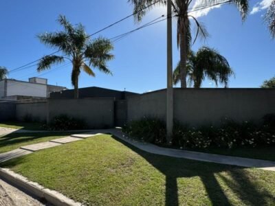 Se Vende Casa de 3 Dormitorios con Amplio Parque, Quincho y Pileta