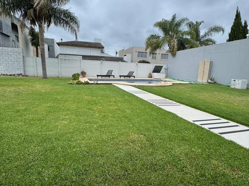 Se Vende Espectacular Casa de 3 Dormitorios con Amplio Patio, Quincho-Sum y Pileta