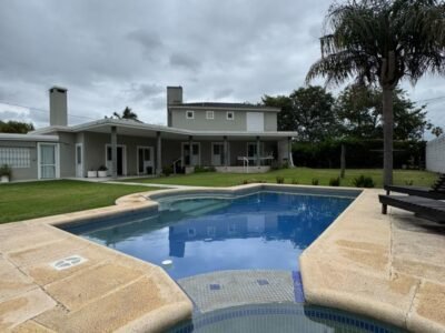 Se Vende Espectacular Casa de 3 Dormitorios con Amplio Patio, Quincho-Sum y Pileta
