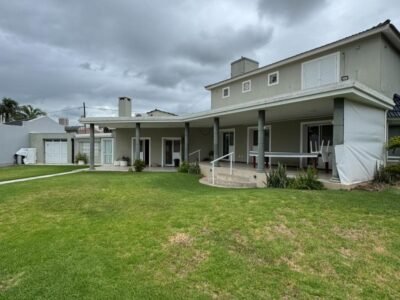 Se Vende Espectacular Casa de 3 Dormitorios con Amplio Patio, Quincho-Sum y Pileta