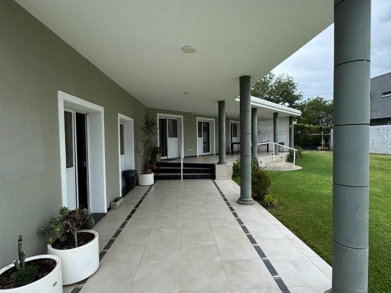 Se Vende Espectacular Casa de 3 Dormitorios con Amplio Patio, Quincho-Sum y Pileta