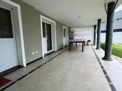 Se Vende Espectacular Casa de 3 Dormitorios con Amplio Patio, Quincho-Sum y Pileta