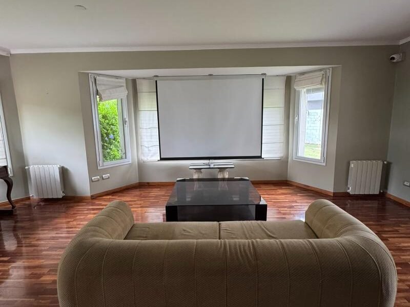 Se Vende Espectacular Casa de 3 Dormitorios con Amplio Patio, Quincho-Sum y Pileta