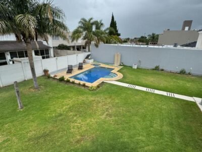 Se Vende Espectacular Casa de 3 Dormitorios con Amplio Patio, Quincho-Sum y Pileta